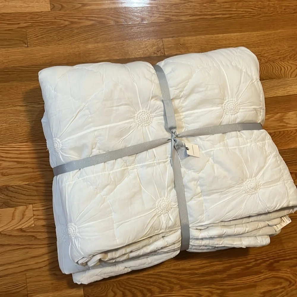 Anthropologie Estie Voile Quilt sz Queen NWT